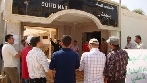 معطلو تمسمان في وقفة إنذارية أمام جماعة بودينار لمطالبة المسؤولين بتنفيذ الوعود معطلو تمسمان في وقفة إنذارية أمام جماعة بودينار لمطالبة المسؤولين بتنفيذ الوعود