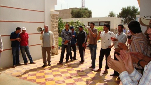 معطلو تمسمان في وقفة إنذارية أمام جماعة بودينار لمطالبة المسؤولين بتنفيذ الوعود معطلو تمسمان في وقفة إنذارية أمام جماعة بودينار لمطالبة المسؤولين بتنفيذ الوعود