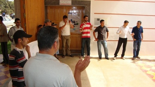 معطلو تمسمان في وقفة إنذارية أمام جماعة بودينار لمطالبة المسؤولين بتنفيذ الوعود معطلو تمسمان في وقفة إنذارية أمام جماعة بودينار لمطالبة المسؤولين بتنفيذ الوعود