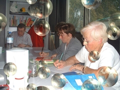 Marie, Christiane J. et au loin, René. Marie, Christiane J. et au loin, René.