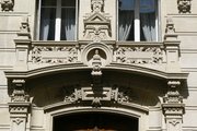 http://picasaweb.google.fr/denys.rousseau/HaussmannPortes/photo?authkey=LD7fc9GaQKU#s5045835472043801410