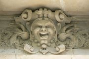 http://picasaweb.google.fr/denys.rousseau/HaussmannMascarons/photo?authkey=Cnrng5_CjKA#s5045829437614750290