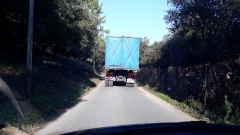 Suivons un camion depuis la zone d'activités jusqu'à la D2562 Suivons un camion depuis la zone d'activités jusqu'à la D2562