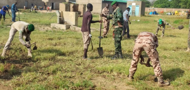 Tchad : le ministère de l’Environnement assainit le CEG de Toukra Tchad : le ministère de l’Environnement assainit le CEG de Toukra