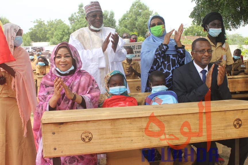 Tchad : la Fondation Grand Coeur remet 23.000 tables-bancs et 37.000 kits scolaires pour la rentrée. © Ben Kadabio/Alwihda Info