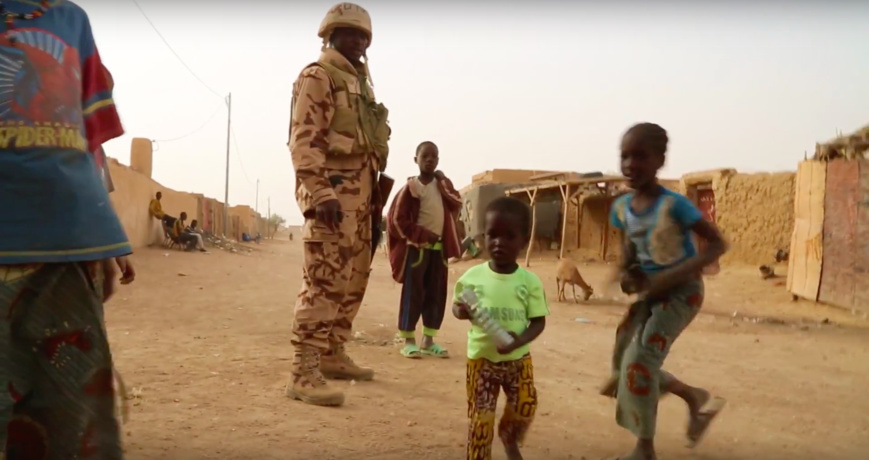 Au Mali, soldats tchadiens rêvent d'un "combat face-à-face de 30mn" avec l'ennemi caché Au Mali, soldats tchadiens rêvent d'un "combat face-à-face de 30mn" avec l'ennemi caché