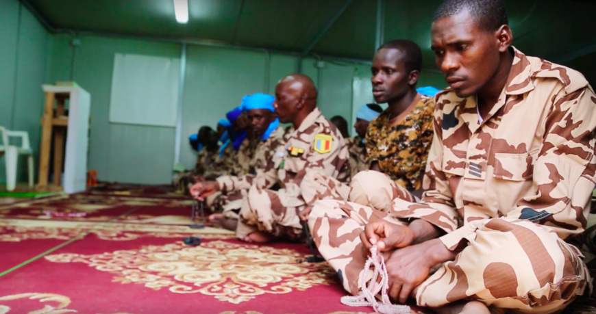 Au Mali, soldats tchadiens rêvent d'un "combat face-à-face de 30mn" avec l'ennemi caché Au Mali, soldats tchadiens rêvent d'un "combat face-à-face de 30mn" avec l'ennemi caché