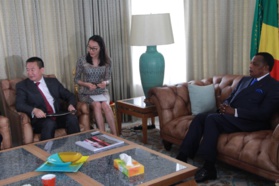 Echange entre Sassou N'Guesso et XinXing Pang Echange entre Sassou N'Guesso et XinXing Pang