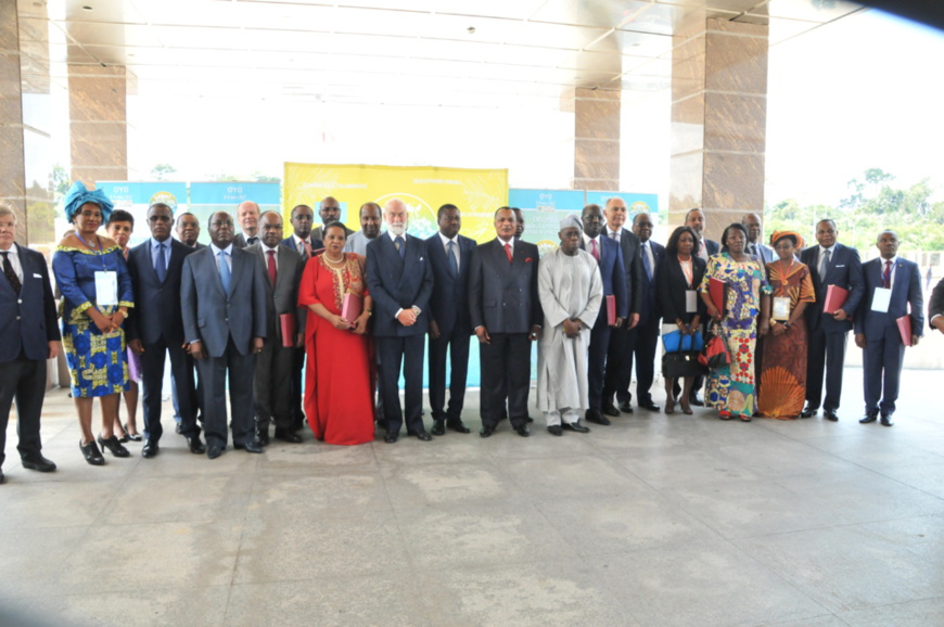 Photo de famille des participants à la conférence sur le Fonds Bleu à Oyo