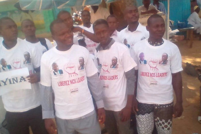 Des jeunes devant le Palais de Justice. Alwihda Info