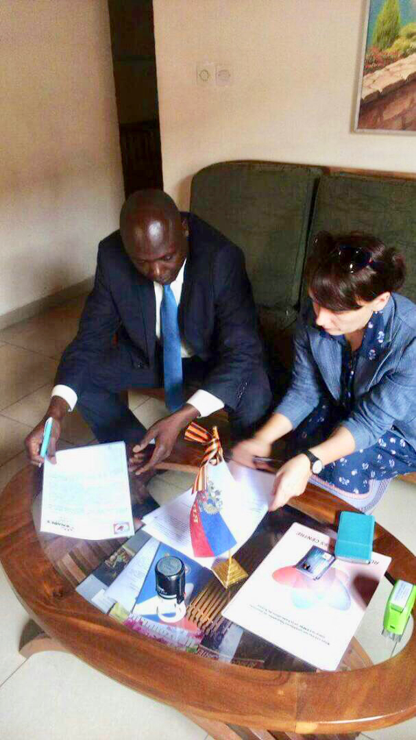 Olga Gogolina, présidente du centre russe des affaires basé à Yaoundé (Cameroun) et Madjitoloum Josué, président de l'organisation nationale patronale des entreprises du Tchad (ONAPET). Alwihda Info