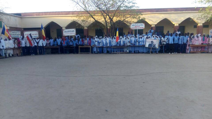 Tchad : des kits scolaires offerts aux lycéens à Abéché