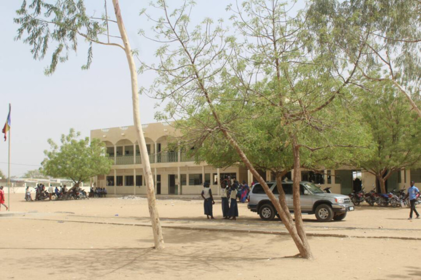 Tchad : L’ASEAT offre un don de 100 livres aux élèves du Lycée de Gassi
