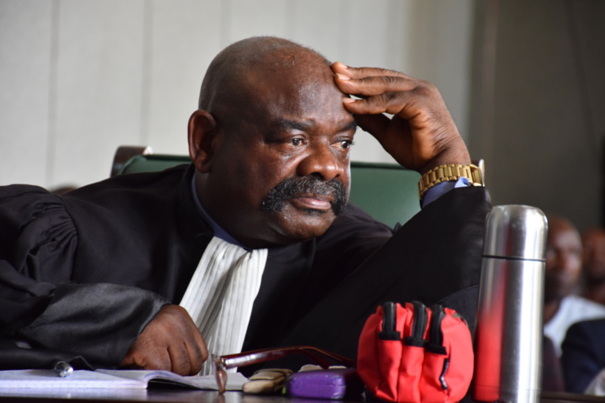 Le bâtonnier Thomas Djolani, avocat de la défense. Le bâtonnier Thomas Djolani, avocat de la défense.