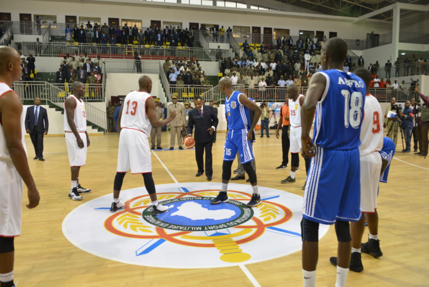 Denis Sassou N'Guesso donnant le coup d'envoi du Cambasket 2018. Denis Sassou N'Guesso donnant le coup d'envoi du Cambasket 2018.