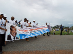 Le sénateur était à la tete de toutes les marches Le sénateur était à la tete de toutes les marches