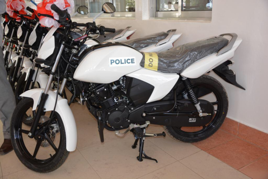 La France offre 20 motos à la police pour renforcer la sécurité de N’Djamena