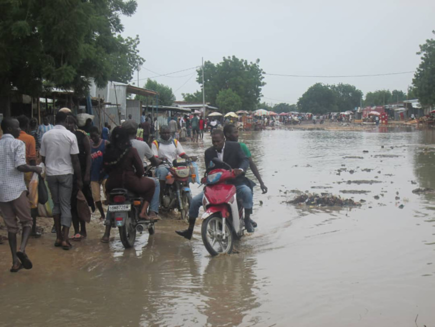 Une rue inondée de N'Djamena. © Alwihda Info. Une rue inondée de N'Djamena. © Alwihda Info.