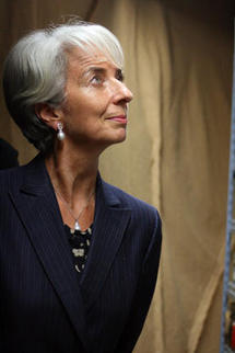Tchad : Christine Lagarde génée à l'hôtel libyen Kempinski devant la photo de Kadhafi
