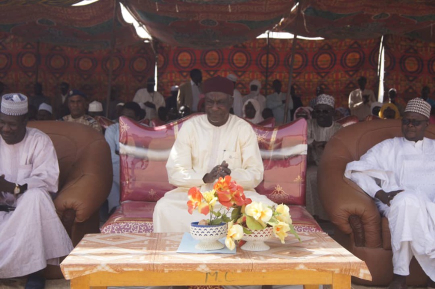 Installation du nouveau préfet du département de Ouara au Ouaddaï. © Alwihda Info Installation du nouveau préfet du département de Ouara au Ouaddaï. © Alwihda Info