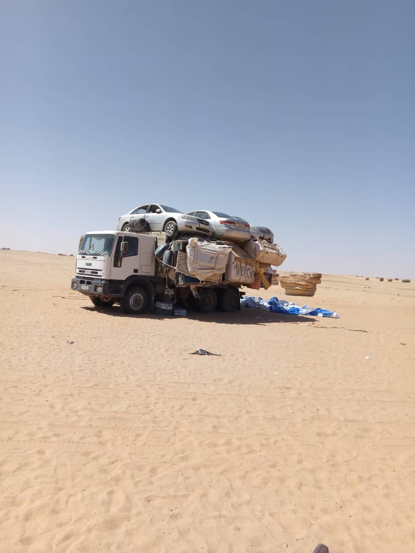 Un camion transportant un chargement dans le désert tchadien, au nord du pays. © Alwihda Info