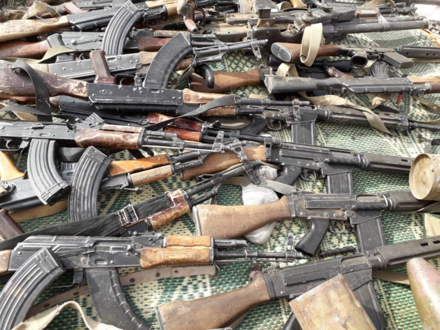 Des armes saisies entre les mains de rescapés de l'UFR par l'armée tchadienne. © Alwihda Info Des armes saisies entre les mains de rescapés de l'UFR par l'armée tchadienne. © Alwihda Info