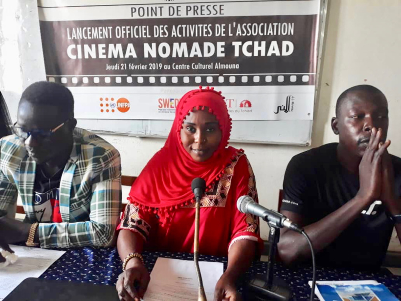 Tchad : un cinéma nomade lancé pour sensibiliser la population des zones reculées. © Alwihda Info Tchad : un cinéma nomade lancé pour sensibiliser la population des zones reculées. © Alwihda Info