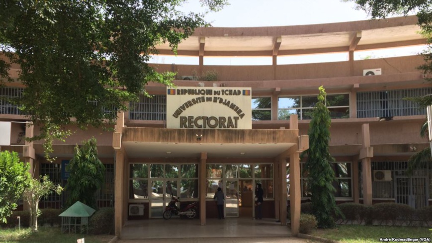 Le siège du rectorat de l'université de N'Djamena, le 12 octobre 2017. (VOA/André Kodmadjingar) Le siège du rectorat de l'université de N'Djamena, le 12 octobre 2017. (VOA/André Kodmadjingar)