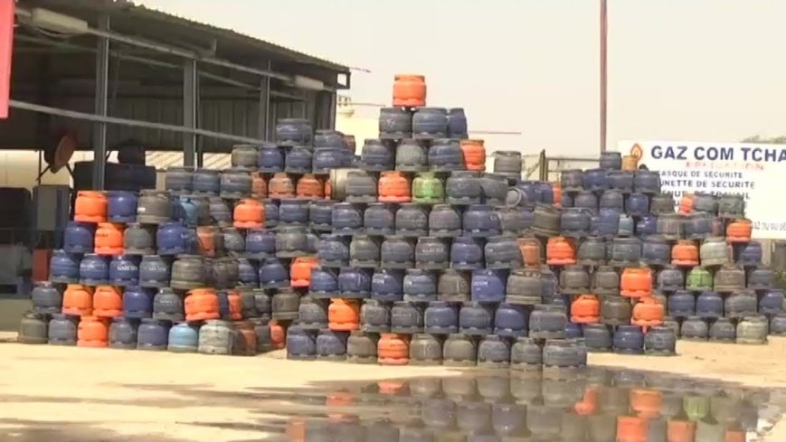 Des bouteilles de gaz empilées à N'Djamena. © DR Des bouteilles de gaz empilées à N'Djamena. © DR