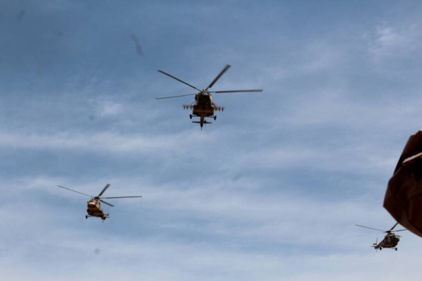 Des hélicoptères de l'armée dans le ciel tchadien. © Alwihda Info Des hélicoptères de l'armée dans le ciel tchadien. © Alwihda Info