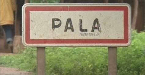 Un panneau indiquant la ville de Pala. © DR