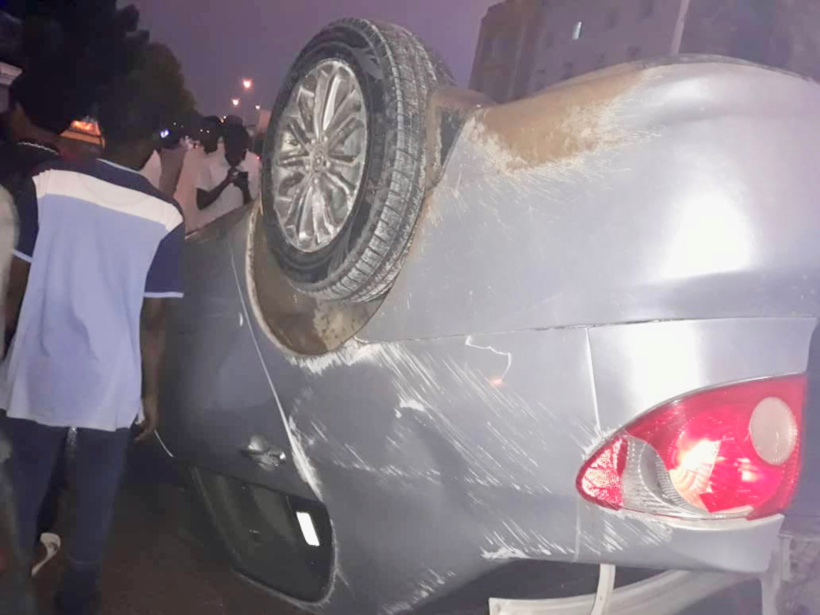 N’Djamena : un mineur perd le contrôle du volant et renverse son véhicule. © Alwihda Info N’Djamena : un mineur perd le contrôle du volant et renverse son véhicule. © Alwihda Info