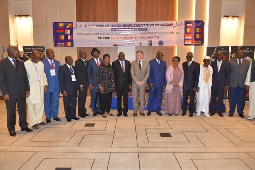 Photo de famille des participants aux assises de Brazzaville Photo de famille des participants aux assises de Brazzaville