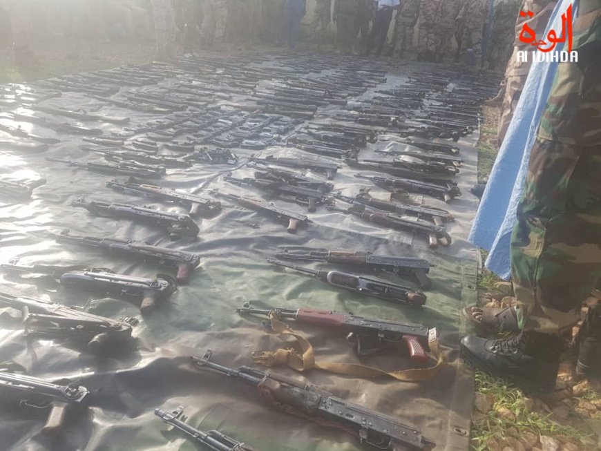 En images : importante saisie d'armes de guerre à l'Est du Tchad. © Alwihda Info En images : importante saisie d'armes de guerre à l'Est du Tchad. © Alwihda Info