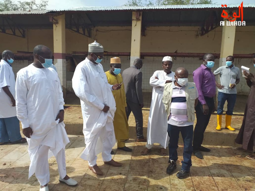 Tchad : descente des autorités à l'abattoir d'Abéché, un comité d'urgence envisagé. © Alwihda Info Tchad : descente des autorités à l'abattoir d'Abéché, un comité d'urgence envisagé. © Alwihda Info