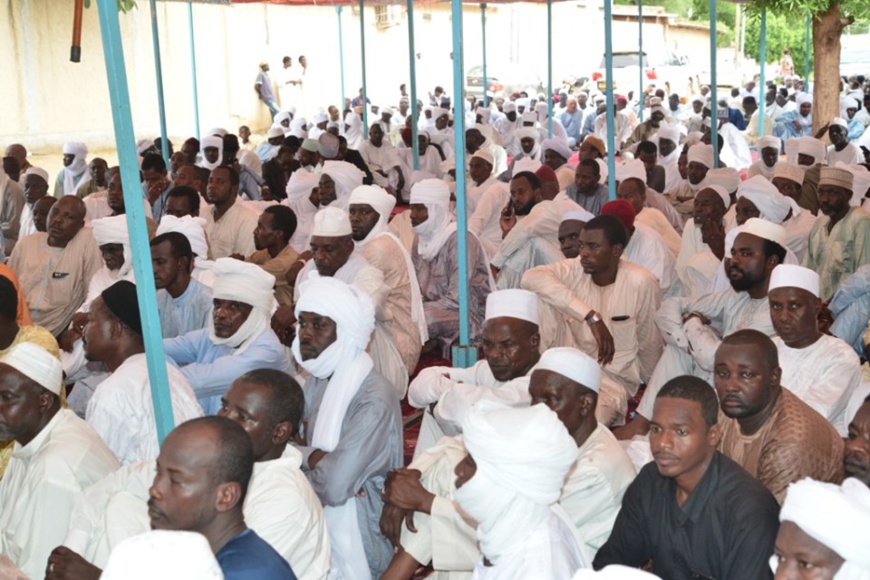 Tchad : le président Déby rend hommage au sultan Ali Abdoulaye Sabre Tchad : le président Déby rend hommage au sultan Ali Abdoulaye Sabre