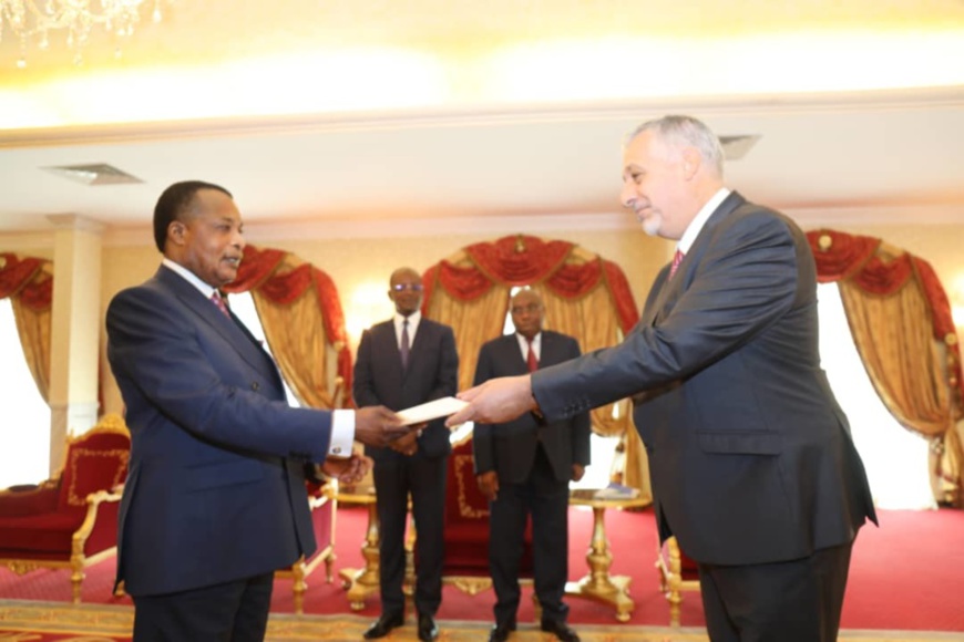 François Barateau présentant ses lettres de créance.