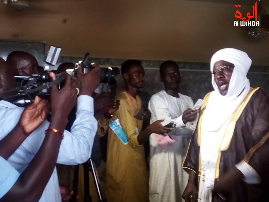 Tchad : le Sultan Chérif Abdelhadi accueilli à Abéché. © Alwihda Info Tchad : le Sultan Chérif Abdelhadi accueilli à Abéché. © Alwihda Info