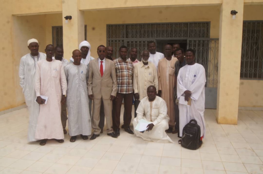 Tchad - état d'urgence : le gouverneur du Ouaddaï donne des orientations à la presse. © Alwihda Info Tchad - état d'urgence : le gouverneur du Ouaddaï donne des orientations à la presse. © Alwihda Info