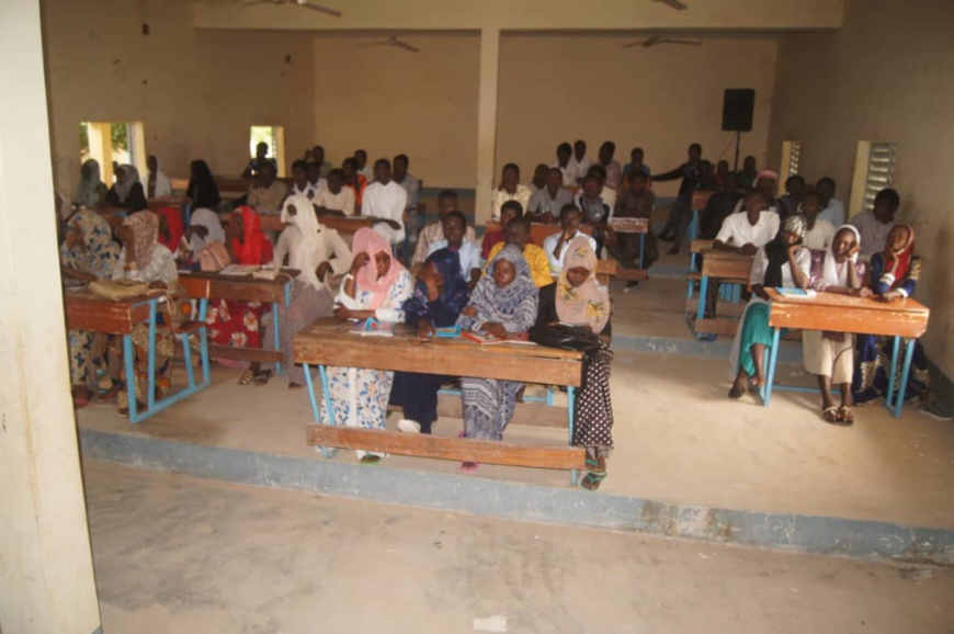 Tchad : la scolarisation des jeunes filles, un défi majeur en province. © Alwihda Info Tchad : la scolarisation des jeunes filles, un défi majeur en province. © Alwihda Info