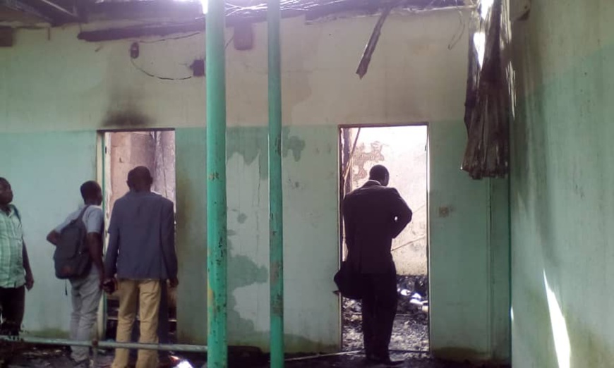 Tchad : des bureaux administratifs ravagés par un incendie à Moundou. © Alwihda Info Tchad : des bureaux administratifs ravagés par un incendie à Moundou. © Alwihda Info
