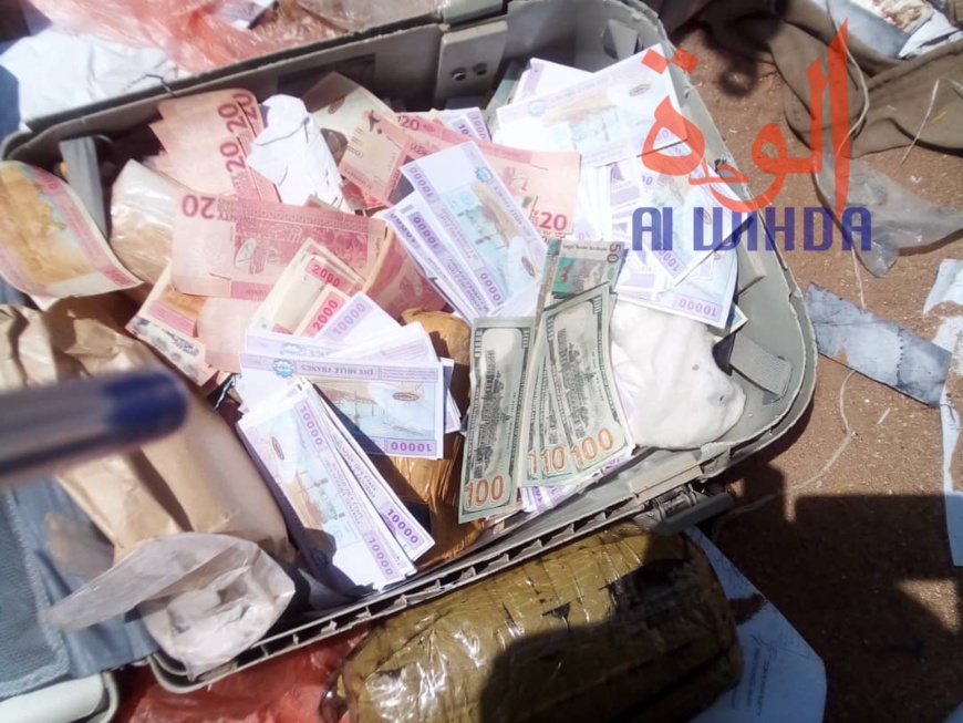 Tchad : une valise de faux billets saisie. © Alwihda Info Tchad : une valise de faux billets saisie. © Alwihda Info