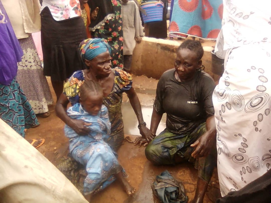 Tchad : un véhicule et ses occupants tombent dans un caniveau après un accident. © Alwihda Info Tchad : un véhicule et ses occupants tombent dans un caniveau après un accident. © Alwihda Info