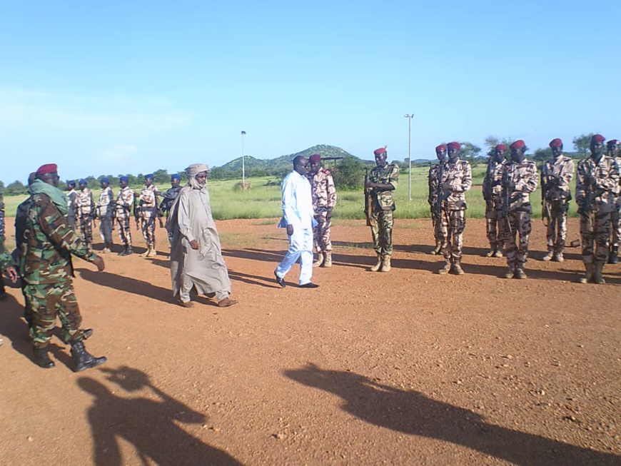 Tchad : à Goz Beida, le ministre de l'Administration du territoire appelle à redoubler d'efforts. © Alwihda Info Tchad : à Goz Beida, le ministre de l'Administration du territoire appelle à redoubler d'efforts. © Alwihda Info