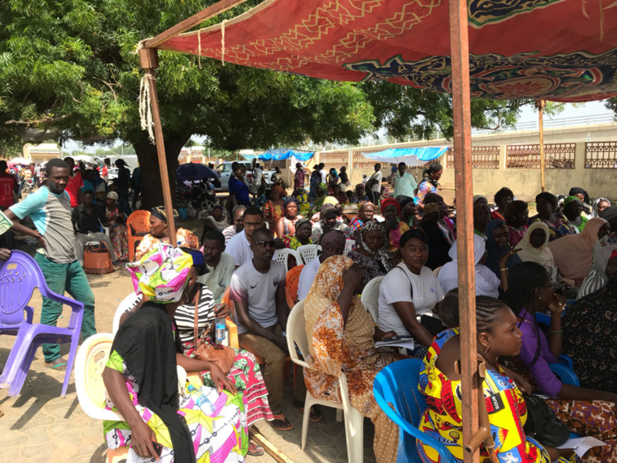 Tchad : à N'Djamena, les vendeuses de poisson sensibilisées sur l'extrémisme. © Alwihda Info Tchad : à N'Djamena, les vendeuses de poisson sensibilisées sur l'extrémisme. © Alwihda Info