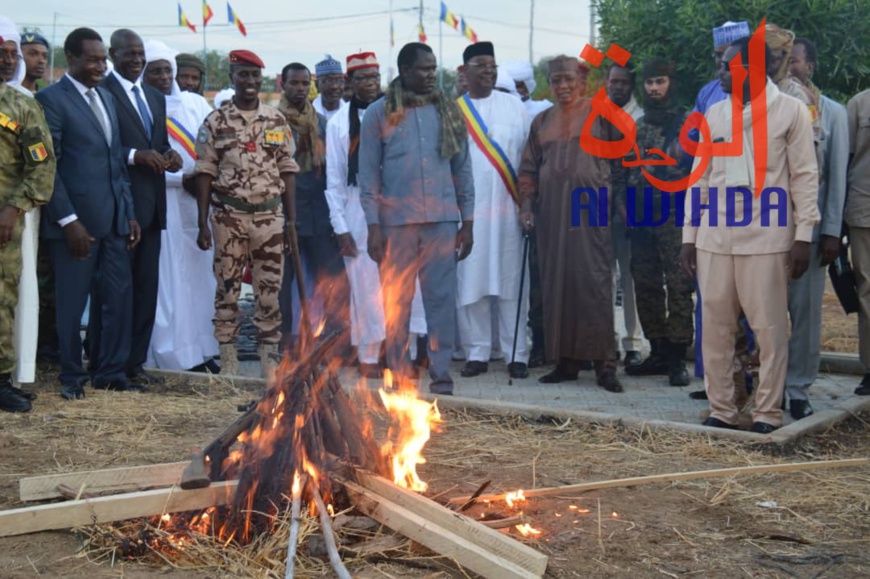 Tchad : plus de 2000 armes de guerre présentées au chef de l'Etat. © Alwihda Info Tchad : plus de 2000 armes de guerre présentées au chef de l'Etat. © Alwihda Info