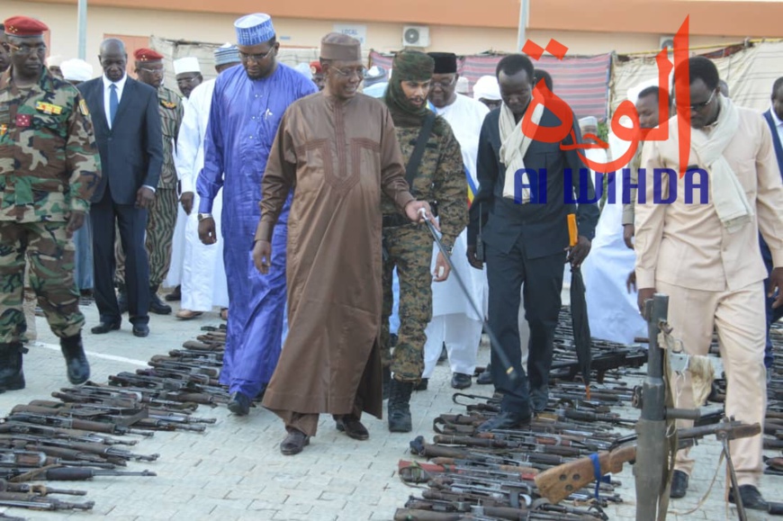 Tchad : plus de 2000 armes de guerre présentées au chef de l'Etat. © Alwihda Info