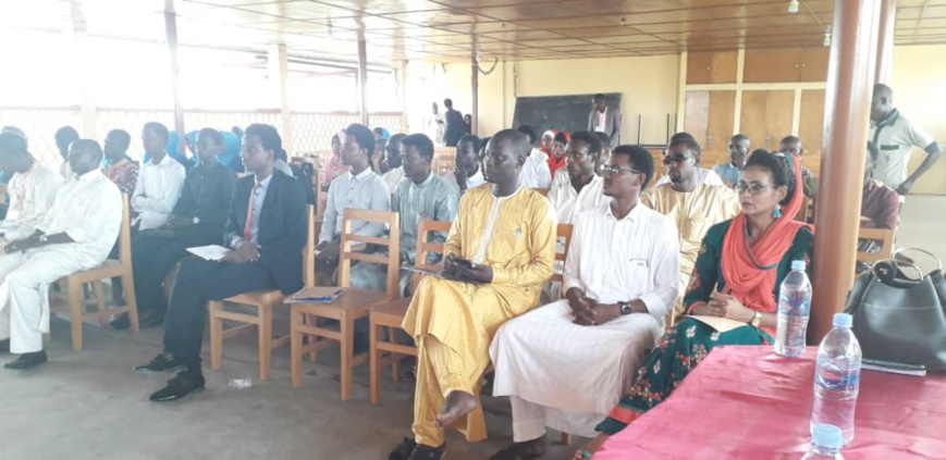 Tchad : "l'émergence d'un pays ne se fait que par une meilleure éducation". © Alwihda Info/D.H. Tchad : "l'émergence d'un pays ne se fait que par une meilleure éducation". © Alwihda Info/D.H.