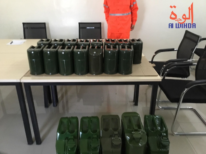 Tchad : un accord signé pour l’analyse d’échantillons de pétrole en Chine. © Alwihda Info Tchad : un accord signé pour l’analyse d’échantillons de pétrole en Chine. © Alwihda Info