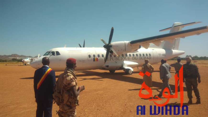 Tchad - état d'urgence : les ministres de la défense et de l'administration à Goz Beida (vidéo) Tchad - état d'urgence : les ministres de la défense et de l'administration à Goz Beida (vidéo)